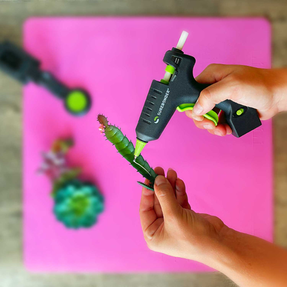 CL-195F 20W High Temperature Mini Size Cordless/Corded Detail Tip Hot Glue Gun