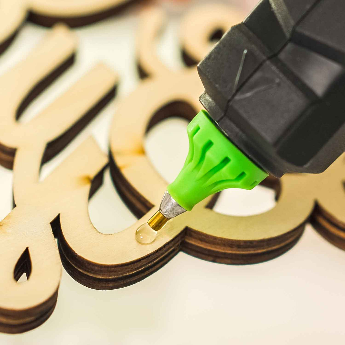 H-327F Specialty Series High-Temperature 60 Watt Full-Size Detail Tip Hot Glue Gun - Surebonder